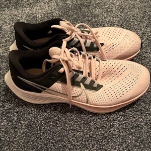 Nike Women's Cream and Black Sneakers